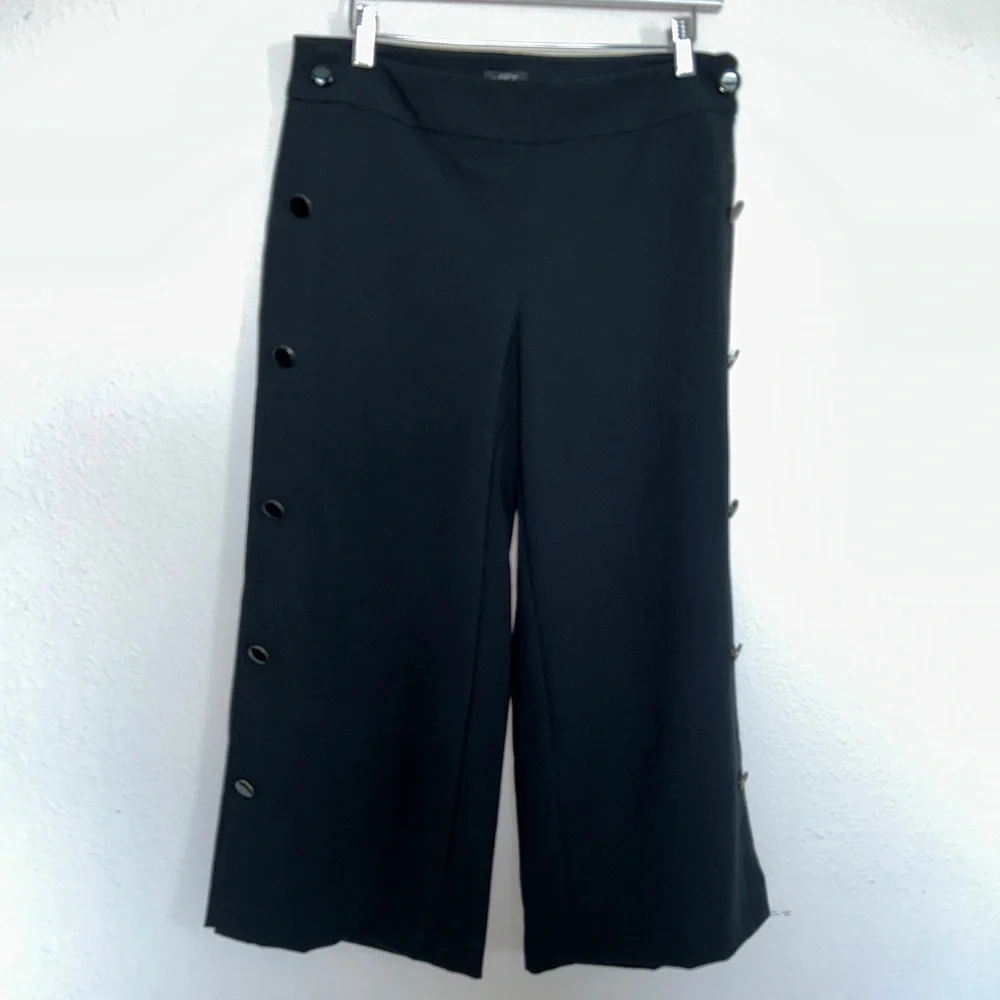 LOFT Woman’s‎ Pants Black Wide Leg Cropped Side Buttons Size 4 - Picture 2 of 16